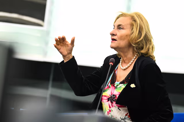 Fotagrafa 3: EP Plenary session - Summer of heatwaves in the EU: addressing the causes and providing adequate housing and health policies to record-breaking temperatures