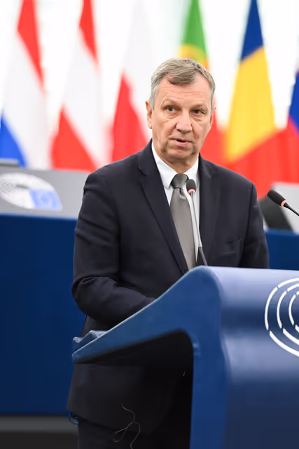 Fotó 46: EP Plenary session - Parliament's statements on Solidarity with Poland following the deliberate violation of Polish airspace by Russian drones