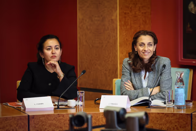 Снимка 13: HOUS - Mission to Paris.