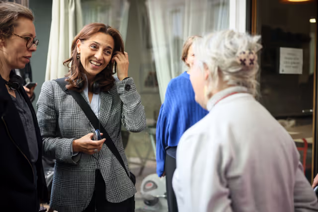 HOUS - Mission to Paris.