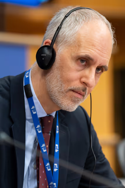 Photo 27 : REGI - Presentation by the Commission of the legislative proposals for NRPP and ERDF