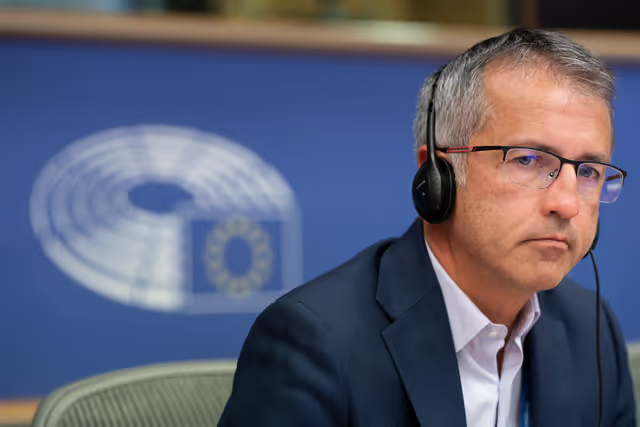 Photo 22 : REGI - Presentation by the Commission of the legislative proposals for NRPP and ERDF