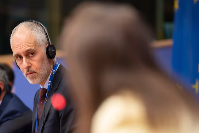 Photo 14 : REGI - Presentation by the Commission of the legislative proposals for NRPP and ERDF