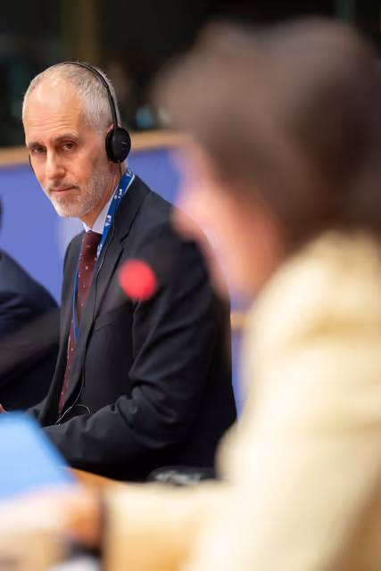 Photo 15 : REGI - Presentation by the Commission of the legislative proposals for NRPP and ERDF