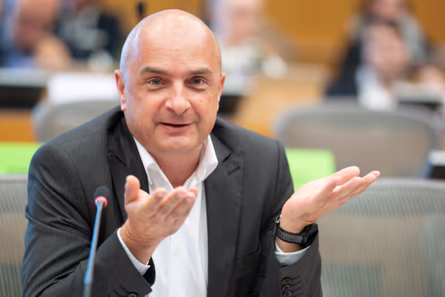 Photo 12 : REGI - Presentation by the Commission of the legislative proposals for NRPP and ERDF