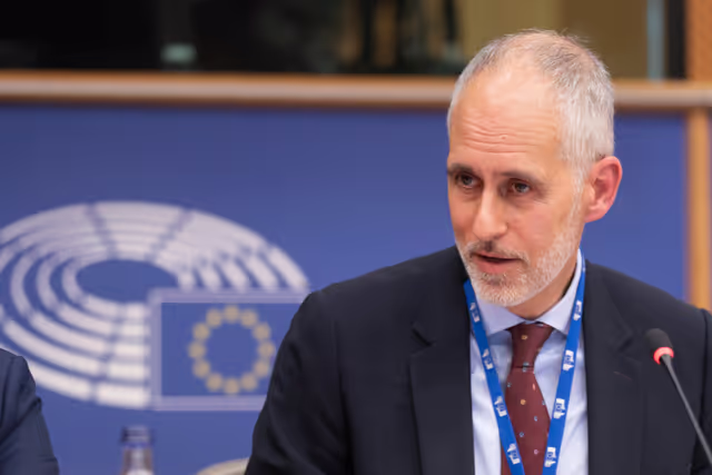 Photo 7 : REGI - Presentation by the Commission of the legislative proposals for NRPP and ERDF