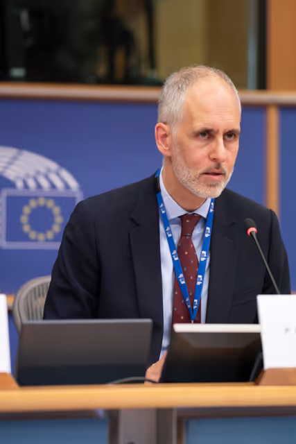 Photo 4 : REGI - Presentation by the Commission of the legislative proposals for NRPP and ERDF