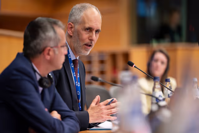 Photo 3 : REGI - Presentation by the Commission of the legislative proposals for NRPP and ERDF