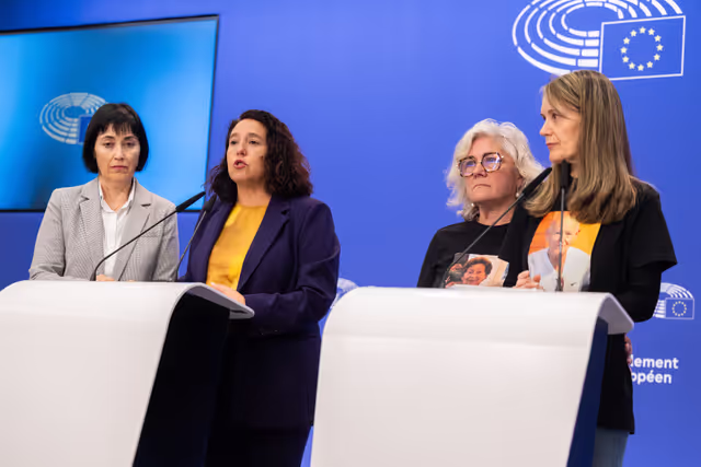 Foto 10: Press conference with DANA victims' associations