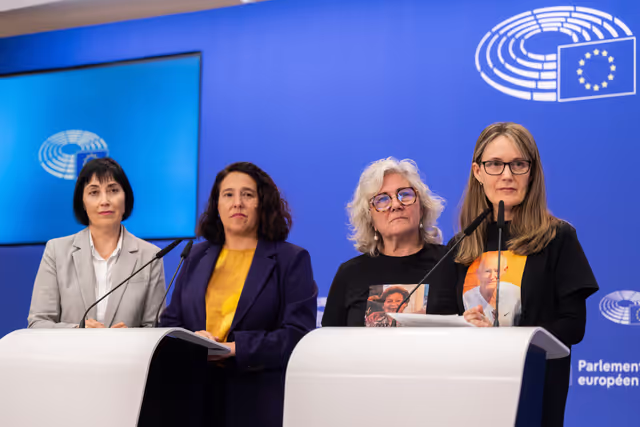 Foto 8: Press conference with DANA victims' associations