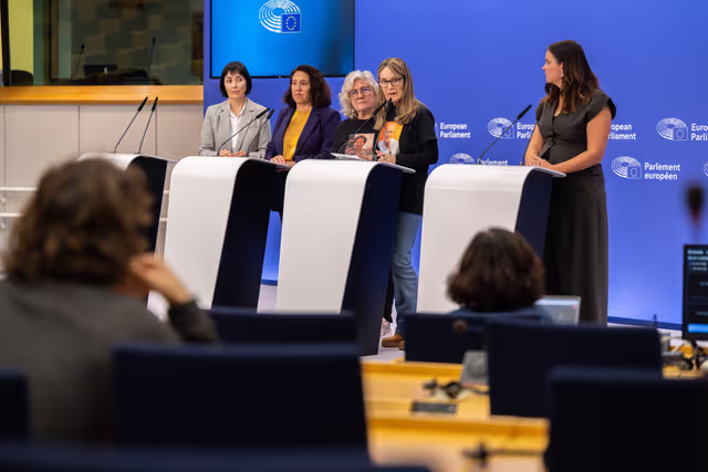 Foto 6: Press conference with DANA victims' associations