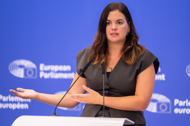 Foto 3: Press conference with DANA victims' associations