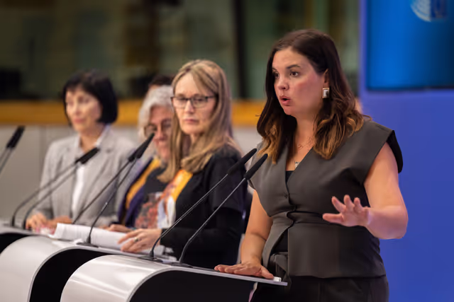 Foto 4: Press conference with DANA victims' associations