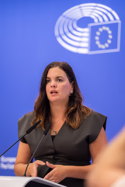 Foto 2: Press conference with DANA victims' associations