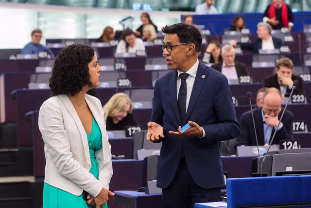 Fotografie 21: EP Plenary session - Resumption of session and order of business