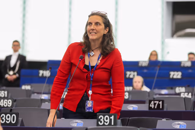 Photo 2: EP Plenary session - Motions of censure