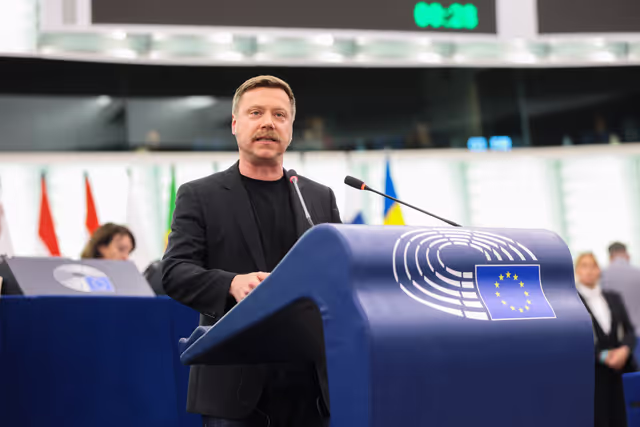 Photo 7: EP Plenary session - Motions of censure