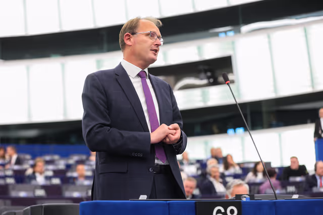 Photo 3: EP Plenary session - Motions of censure