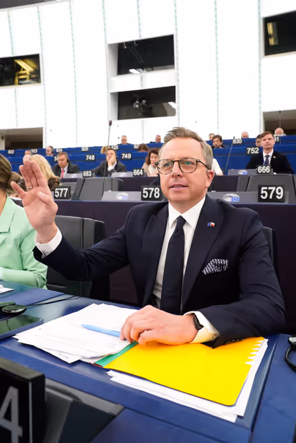 Foto 17: EP Plenary session - Voting session
