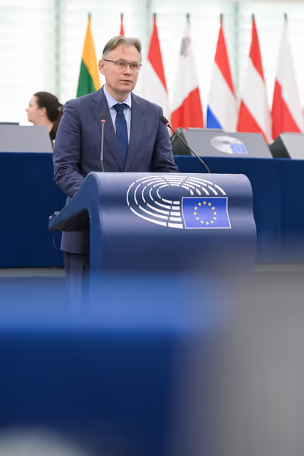 Photo 35: EP Plenary session - Situation in Afghanistan: supporting women and communities affected by the recent earthquakes