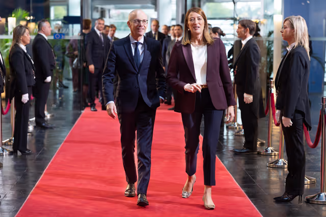 Foto 26: Roberta METSOLA, EP President meets with Luc FRIEDEN, Luxembourg Prime Minister