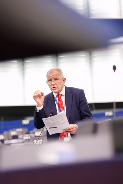 Fotografija 16: EP Plenary session - United response to recent Russian violations of the EU Member States’ airspace and critical infrastructure