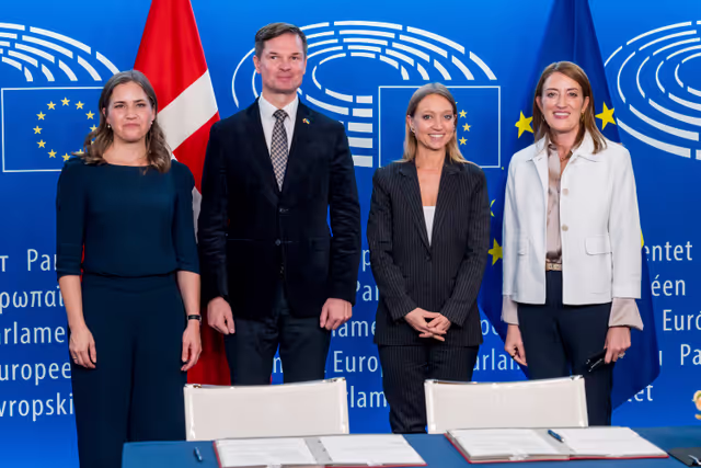 Φωτογραφία 7: Lex signing ceremony in presence of Roberta METSOLA, EP President, and Marie BJERRE, Minister for European Affairs on behalf of the Danish Presidency