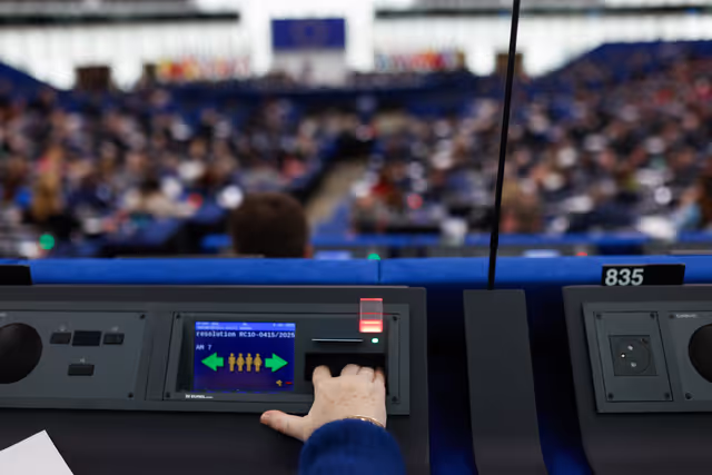 Photo 12: EP Plenary session - Voting session