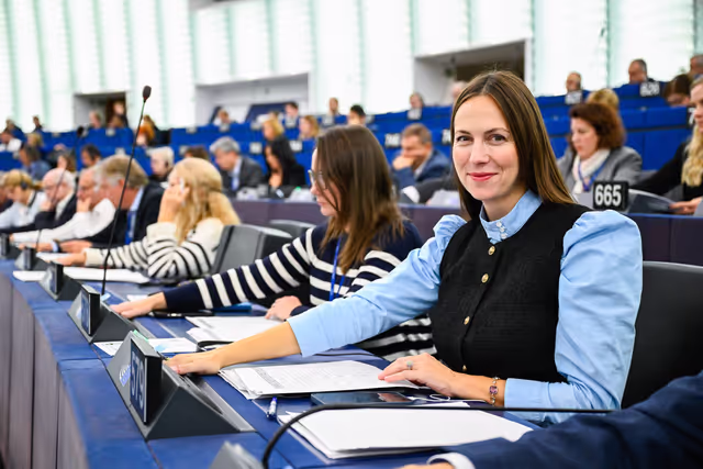 Photo 6: EP Plenary session - Voting session