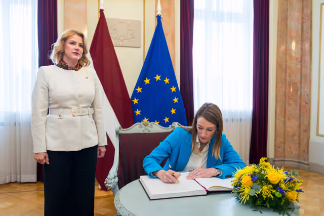 Fotografija 12: Official visit by Roberta METSOLA, EP President to Riga (Latvia) - Meeting with Evika SILIŅA, Latvian Prime Minister