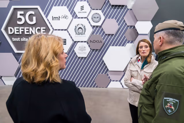 Снимка 11: Official visit by Roberta METSOLA, EP President to Riga (Latvia) - Visit to the NATO multinational base at Camp Ādaži with Evika SILIŅA, Latvian Prime Minister