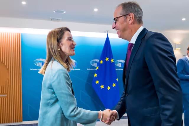 Fotografija 5: Roberta METSOLA, EP President meets with Jörg STRATMANN, CEO Rolls Royce Power Systems