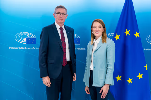 Fotó 1: Roberta METSOLA, EP President meets with Angus CAMPBELL, Australian Ambassador to the EU