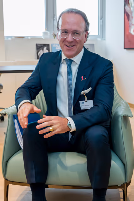 Fotografija 1: Roberta METSOLA, EP President meets with Stéphane DE LA FAVERIE, President and CEO of Estée Lauder Companies