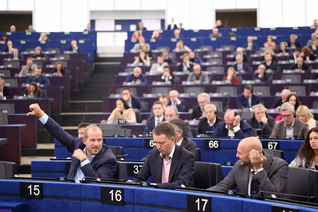 Fotografie 11: EP Plenary session - Resumption of session and order of business