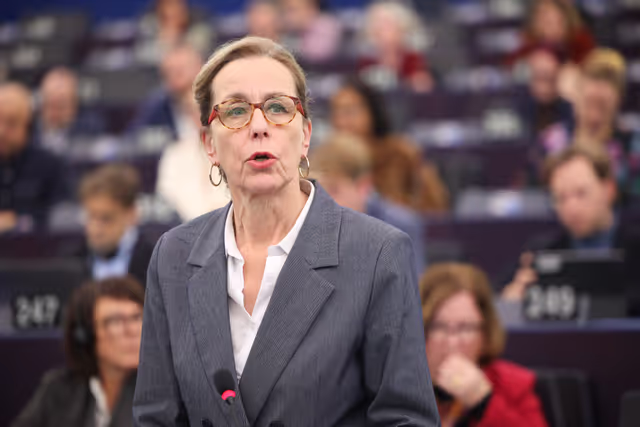 Fotografie 7: EP Plenary session - Resumption of session and order of business