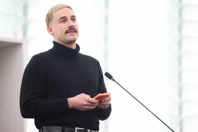 Fotografie 2: EP Plenary session - Resumption of session and order of business