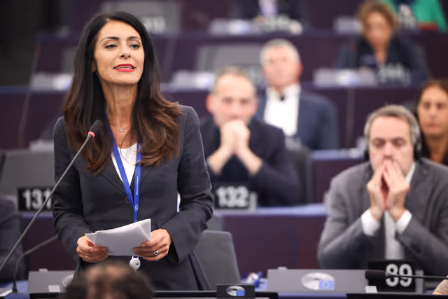 Fotografie 1: EP Plenary session - Resumption of session and order of business