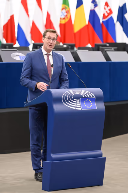 Fotografi 33: EP Plenary session - Polarisation and increased repression in Serbia, one year after the Novi Sad tragedy