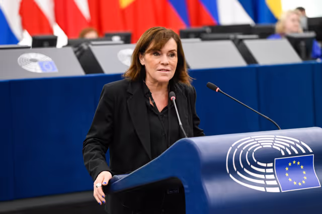 Снимка 10: EP Plenary session - Ending all energy imports from Russia to the EU and closing loopholes through third countries