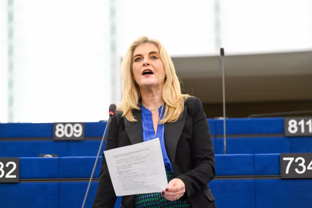 Снимка 3: EP Plenary session - Ending all energy imports from Russia to the EU and closing loopholes through third countries