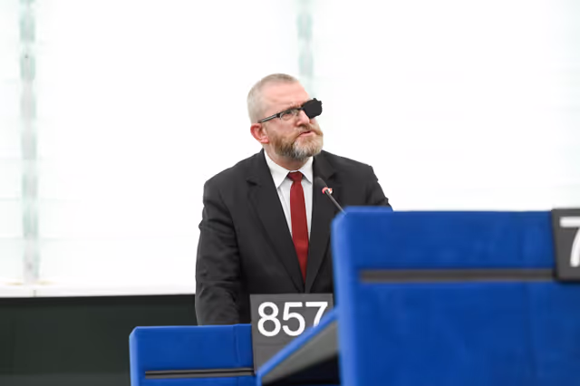 Снимка 2: EP Plenary session - Ending all energy imports from Russia to the EU and closing loopholes through third countries