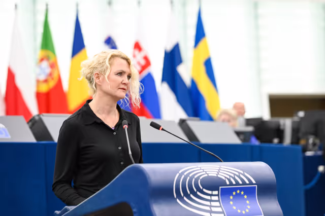 Снимка 48: EP Plenary session - Ending all energy imports from Russia to the EU and closing loopholes through third countries