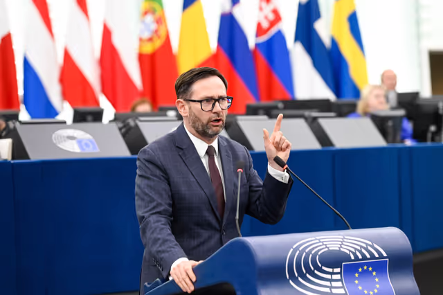 Снимка 47: EP Plenary session - Ending all energy imports from Russia to the EU and closing loopholes through third countries