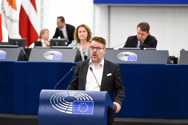 Снимка 45: EP Plenary session - Ending all energy imports from Russia to the EU and closing loopholes through third countries