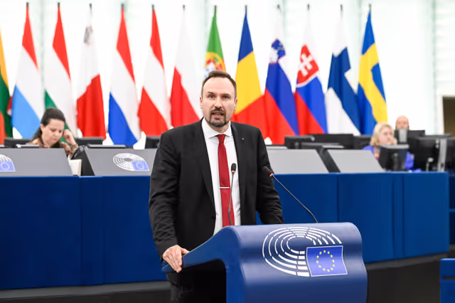 Снимка 43: EP Plenary session - Ending all energy imports from Russia to the EU and closing loopholes through third countries