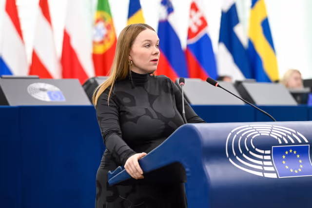 Снимка 38: EP Plenary session - Ending all energy imports from Russia to the EU and closing loopholes through third countries