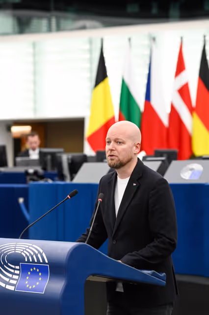 Снимка 36: EP Plenary session - Ending all energy imports from Russia to the EU and closing loopholes through third countries