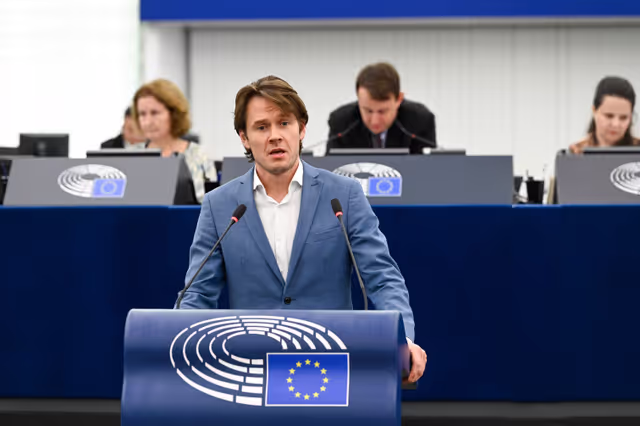 Снимка 33: EP Plenary session - Ending all energy imports from Russia to the EU and closing loopholes through third countries