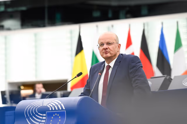 Снимка 30: EP Plenary session - Ending all energy imports from Russia to the EU and closing loopholes through third countries